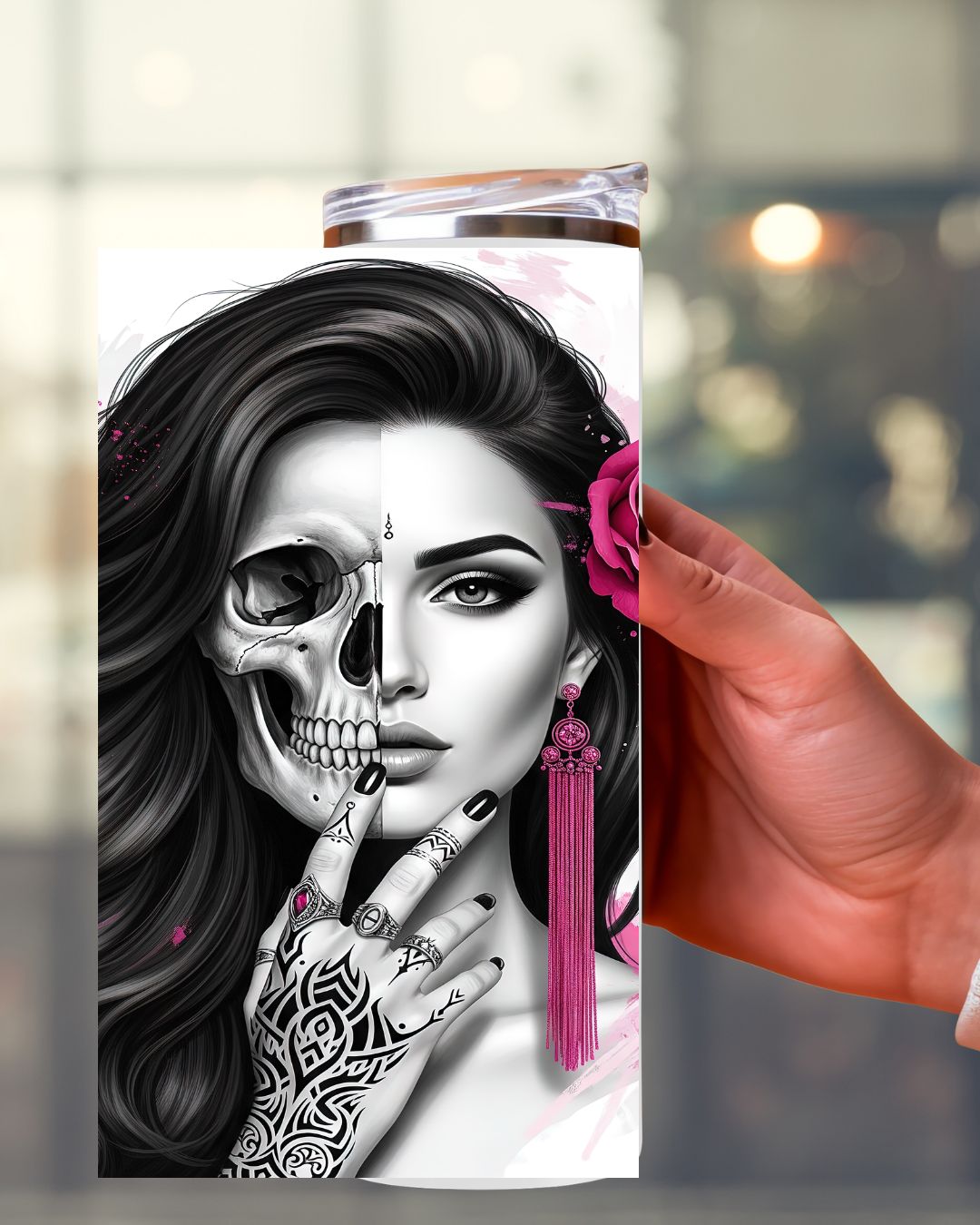 Halloween Tumbler mit Frau und halbem Totenschädel – Stylisches Design trifft Funktionalität