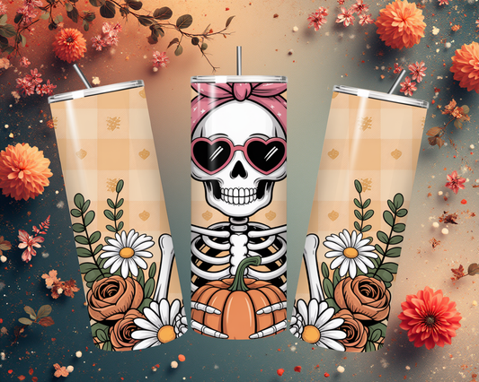 Halloween Tumbler mit Frauen-Skelett und Kürbis-Motiv – Gruselig stylisch und funktional