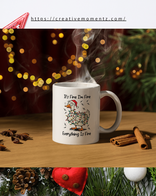 Lustige Weihnachts Tasse „It’s Fine I’m Fine“ | Gans mit Lichterkette | Humorvolle Xmas Mug | Geschenk für Kollegen, Freunde & Familie