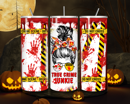 Halloween Tumbler „True Crime Junkie“ – Perfekt für Fans spannender Kriminalgeschichten