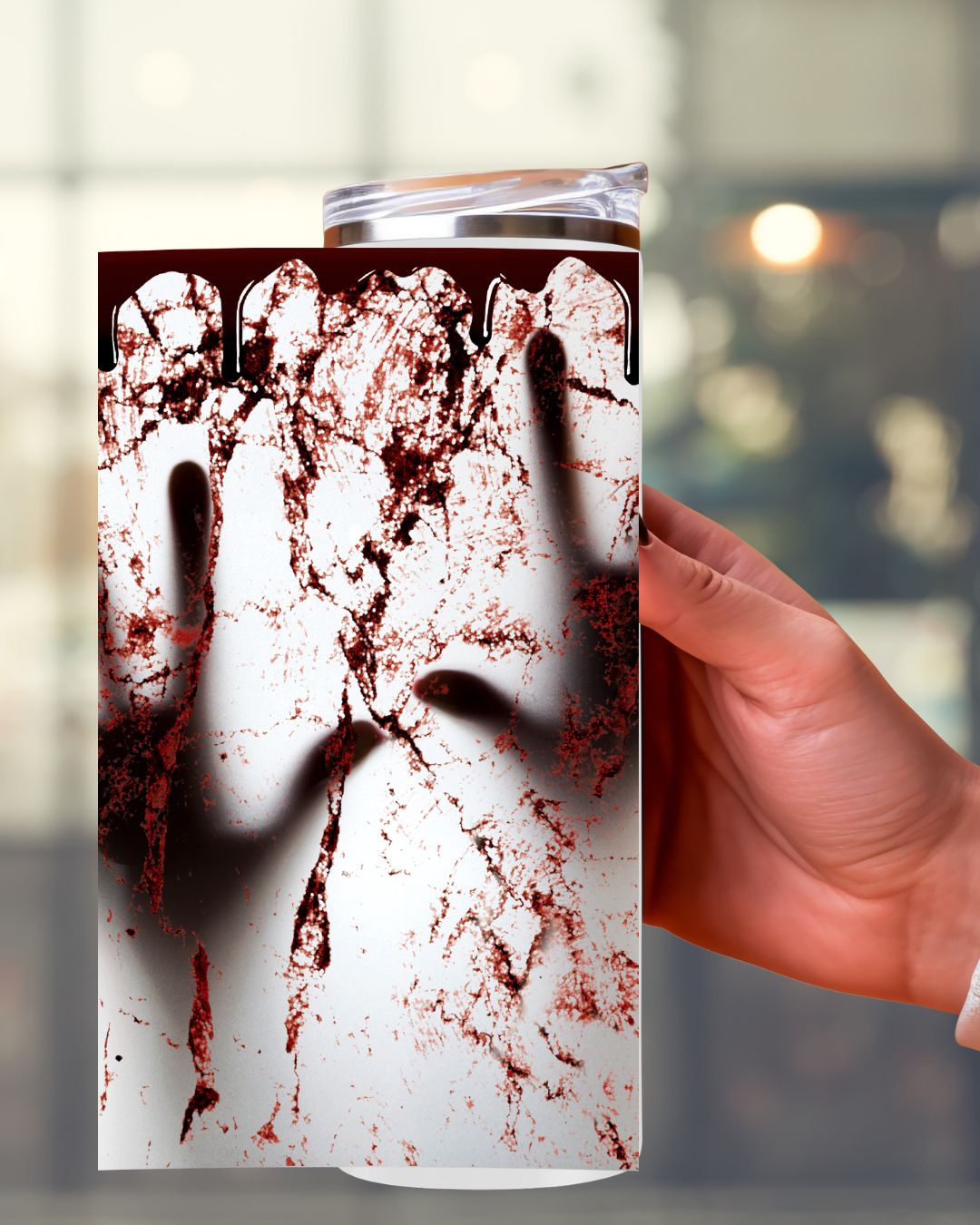 Stilvoller Halloween Tumbler mit Bluthand-Motiv – Perfekt für die Halloween-Saison
